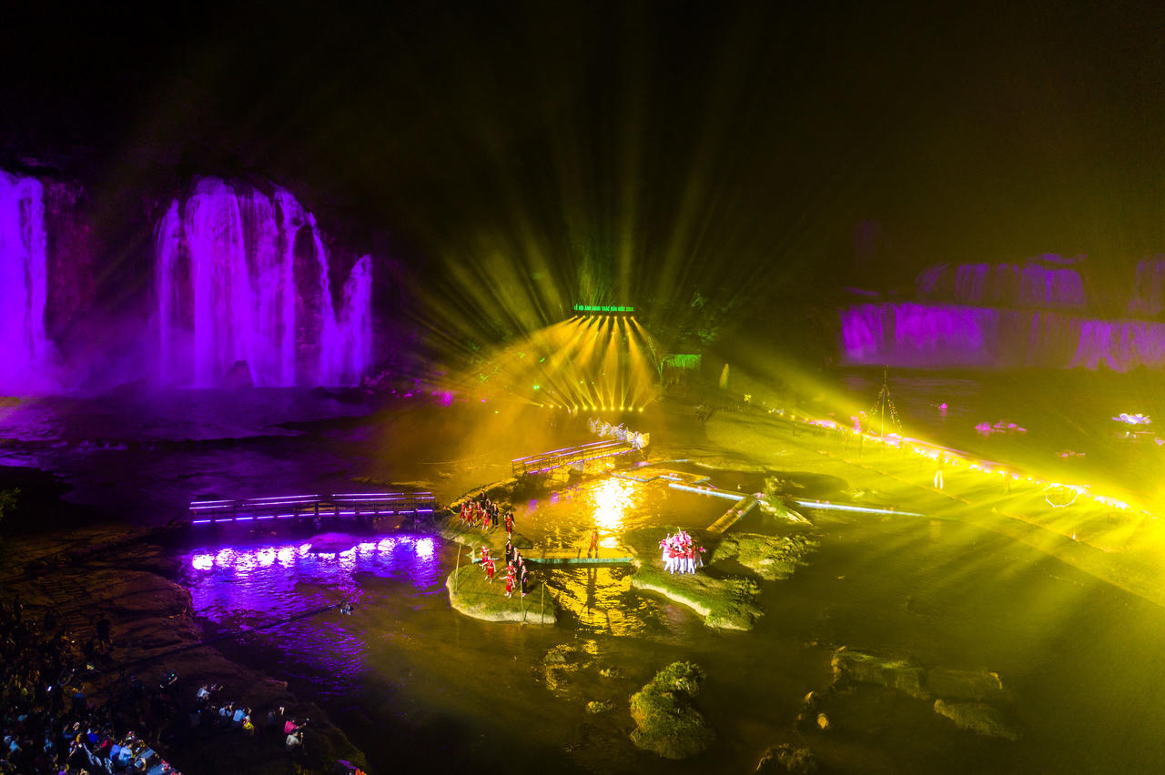 'Chuyện tình Bản Giốc' – Show diễn thực cảnh giữa núi non hùng vĩ