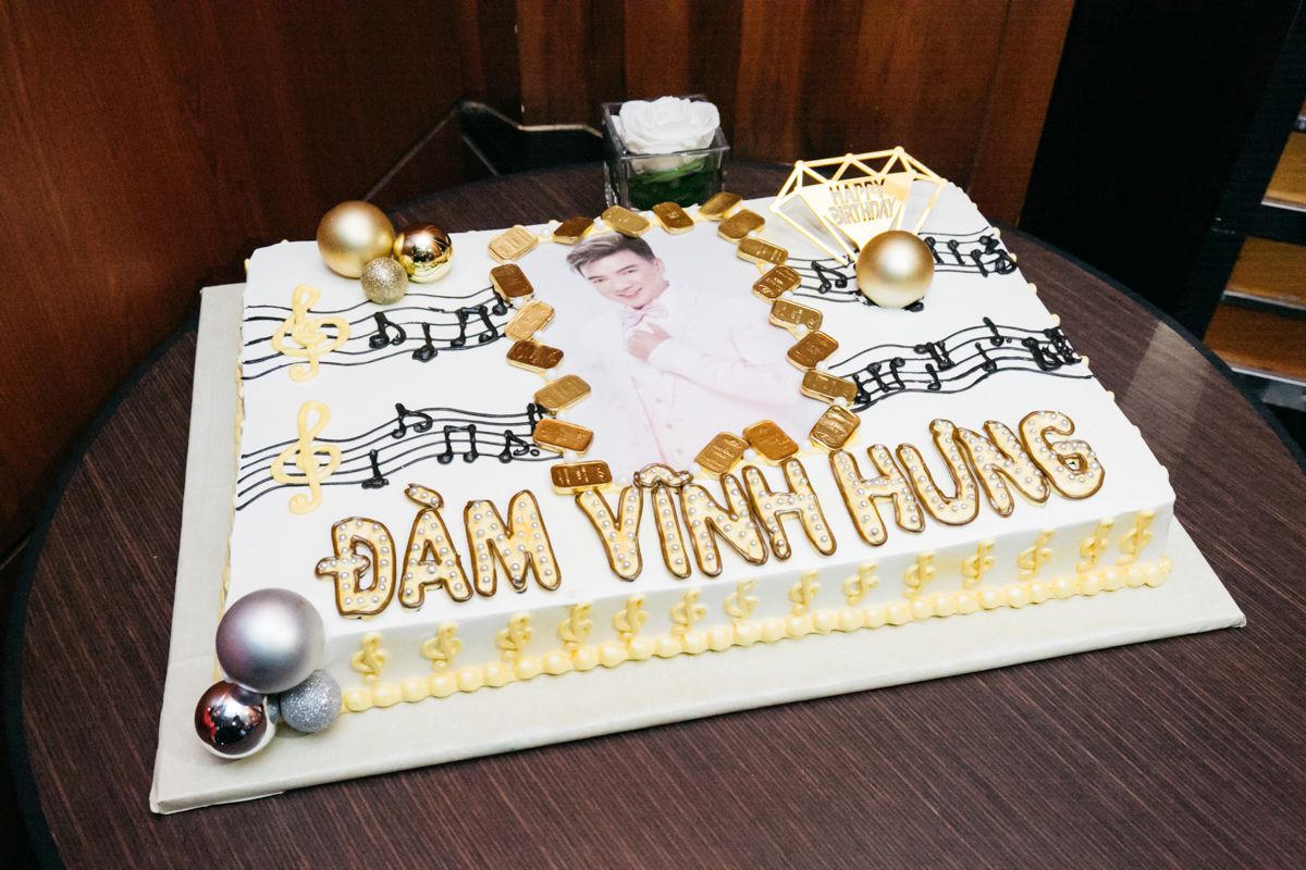 Đàm Vĩnh Hưng được fan tổ chức sinh nhật lần thứ 48 sau khi tâm sự nỗi niềm riêng