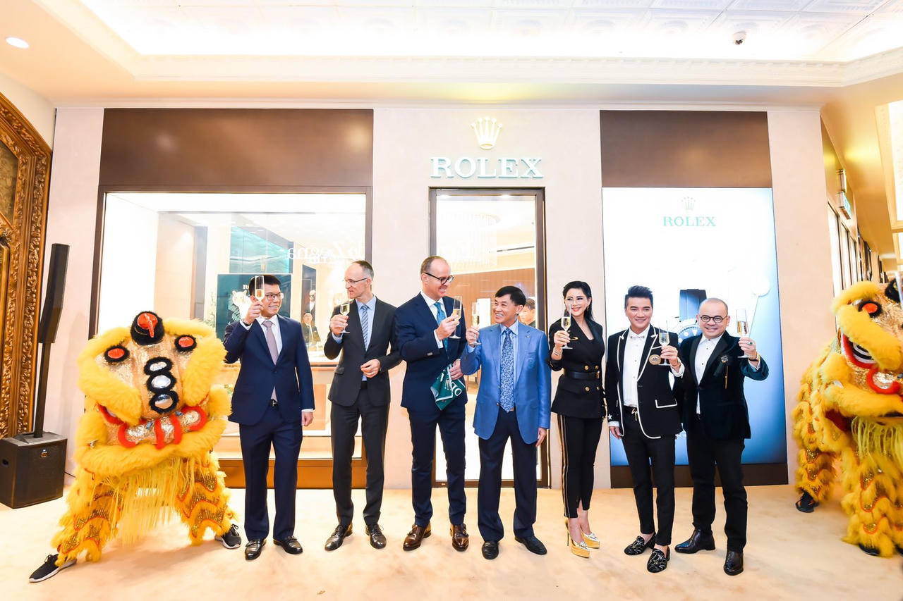 'Vua hàng hiệu' Johnathan Hạnh Nguyễn khai trương cửa hàng Rolex tại Tràng Tiền Plaza