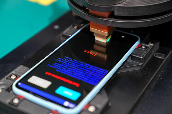 Đã mắt với dàn robot tối tân trong “siêu đại bản doanh” của Vsmart