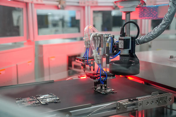 Đã mắt với dàn robot tối tân trong “siêu đại bản doanh” của Vsmart