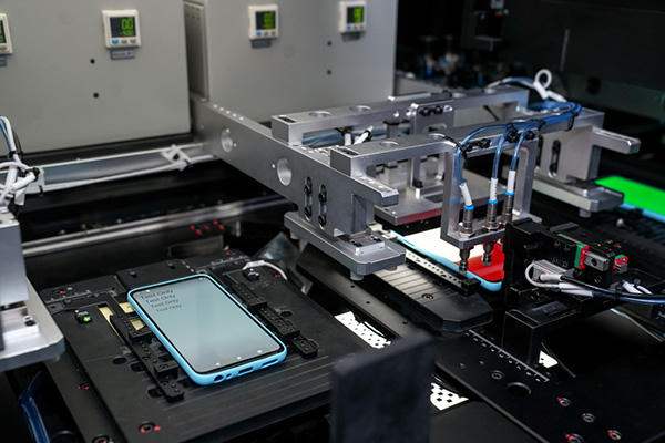 Đã mắt với dàn robot tối tân trong “siêu đại bản doanh” của Vsmart