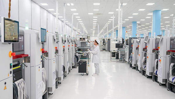 Đã mắt với dàn robot tối tân trong “siêu đại bản doanh” của Vsmart