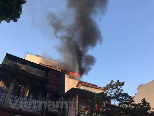 Ha Noi: Chay lon tai quan karaoke Nhat Thong tren pho Thi Sach hinh anh 1