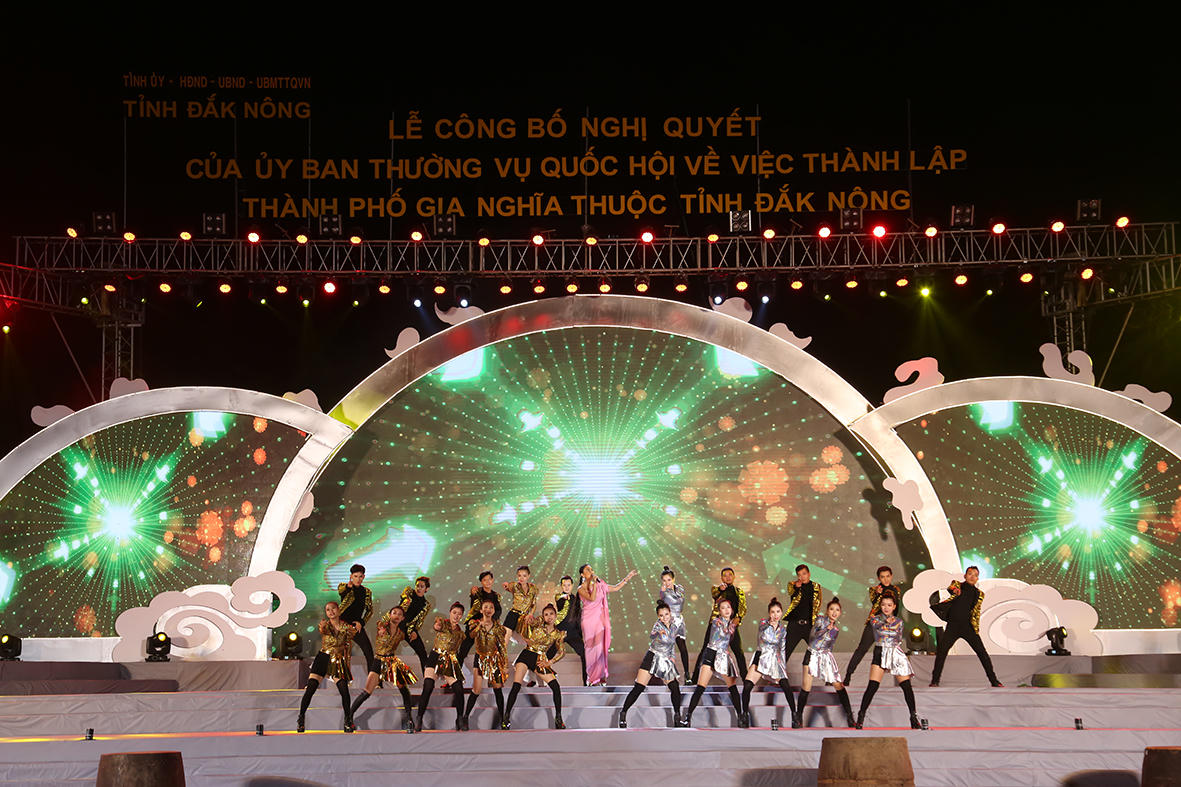 Công bố Nghị quyết thành lập thành phố Gia Nghĩa