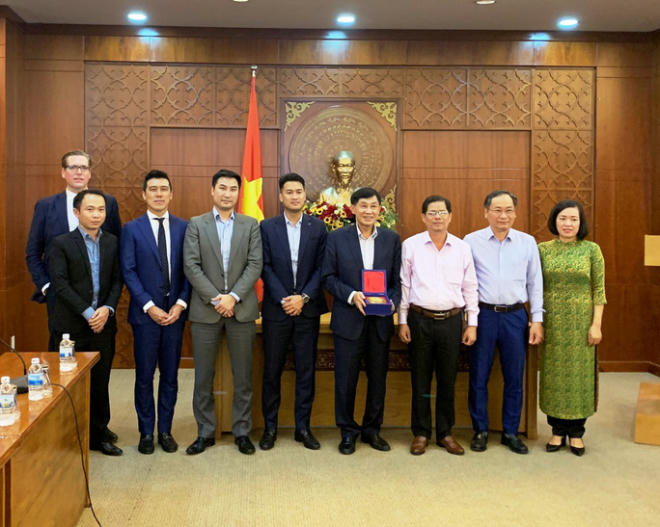 Tỉ phú Johnathan Hạnh Nguyễn xin đầu tư vào Bắc Vân Phong - Ảnh 2