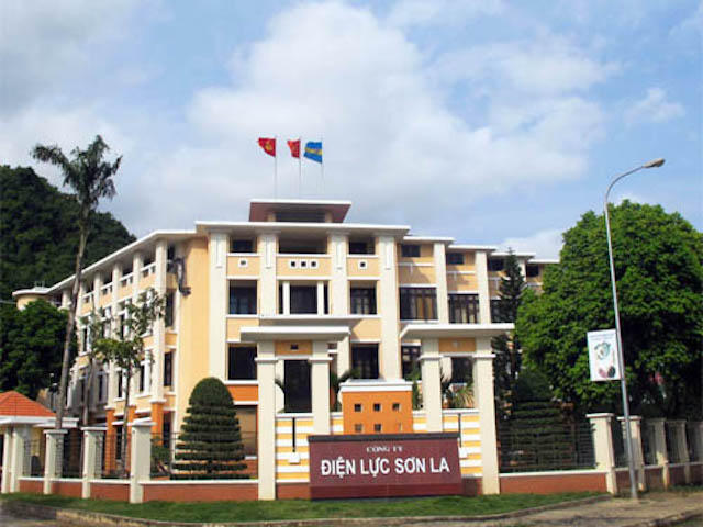 Mua sắm ô tô tại Điện lực Sơn La: AHCOM Long Biên trúng thầu đã đúng quy định pháp luật?