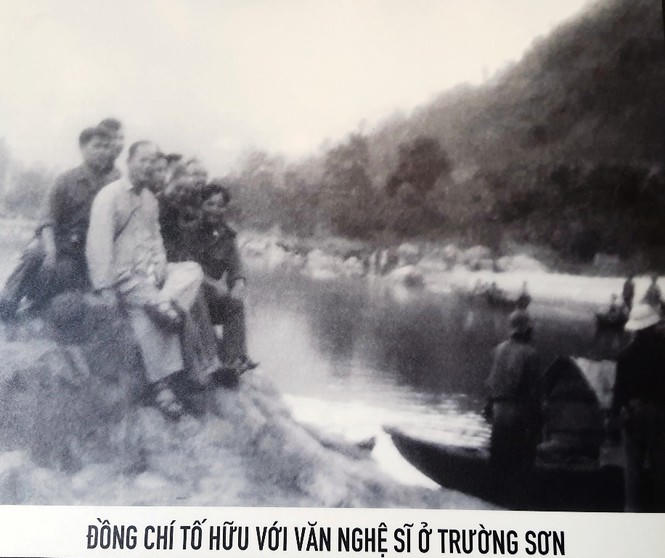 Chân thực những hình ảnh đi cùng năm tháng về nhà thơ Tố Hữu - ảnh 15