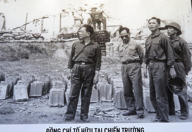 Chân thực những hình ảnh đi cùng năm tháng về nhà thơ Tố Hữu - ảnh 17