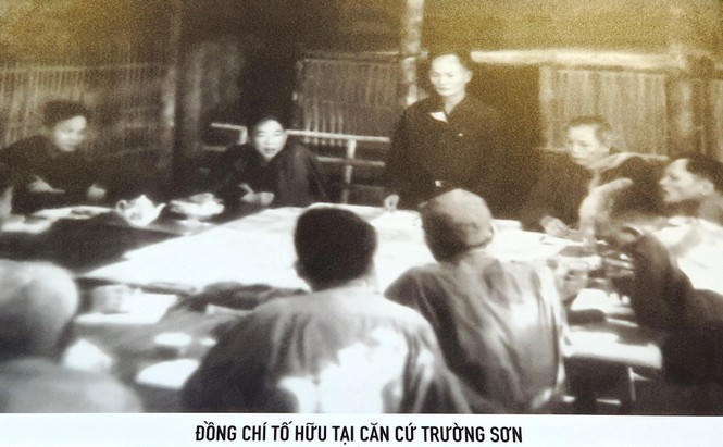 Chân thực những hình ảnh đi cùng năm tháng về nhà thơ Tố Hữu - ảnh 18