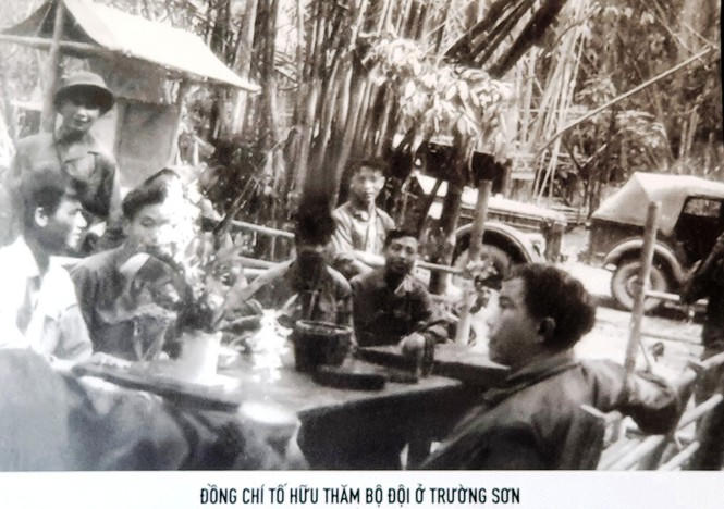 Chân thực những hình ảnh đi cùng năm tháng về nhà thơ Tố Hữu - ảnh 21