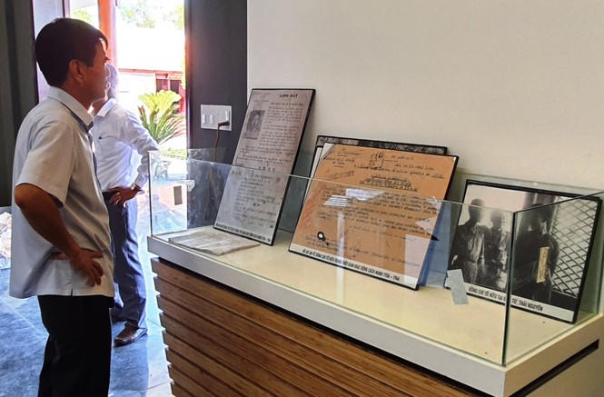 Chân thực những hình ảnh đi cùng năm tháng về nhà thơ Tố Hữu - ảnh 24