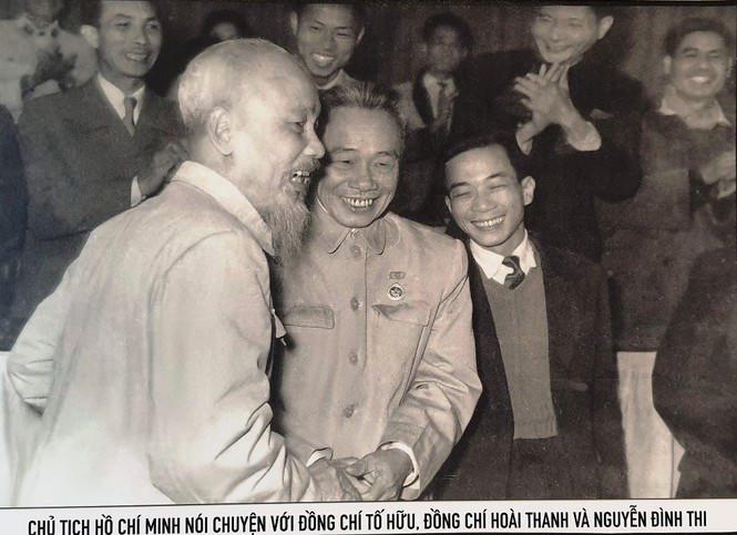 Chân thực những hình ảnh đi cùng năm tháng về nhà thơ Tố Hữu - ảnh 1