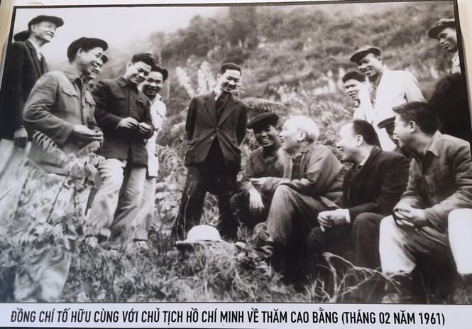 Chân thực những hình ảnh đi cùng năm tháng về nhà thơ Tố Hữu - ảnh 2