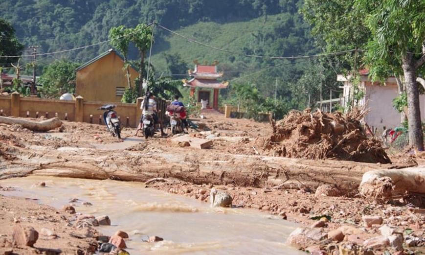 Khó khăn trong khắc phục hậu quả mưa lũ ở miền Trung 