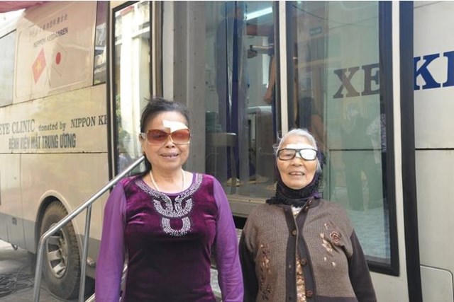 Phẫu thuật đục thể thuỷ tinh: Nhiều người bệnh đến viện khám khi đã muộn - Ảnh 1 Phẫu thuật đục thể thuỷ tinh: Nhiều người bệnh đến viện khám khi đã muộn - Ảnh 1