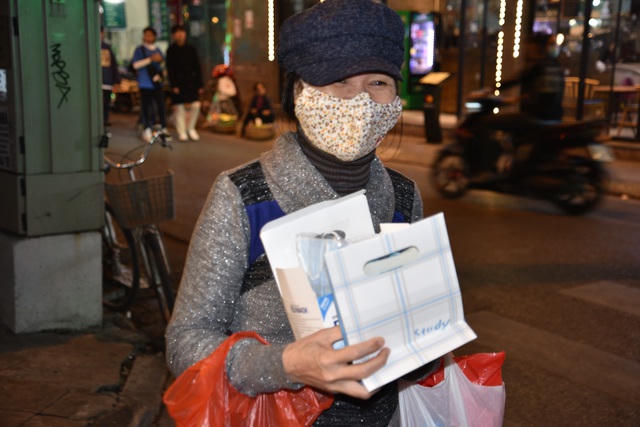 Ấm áp món quà Giáng sinh cho người có hoàn cảnh khó khăn của nhóm bạn trẻ Hà Nội - 3