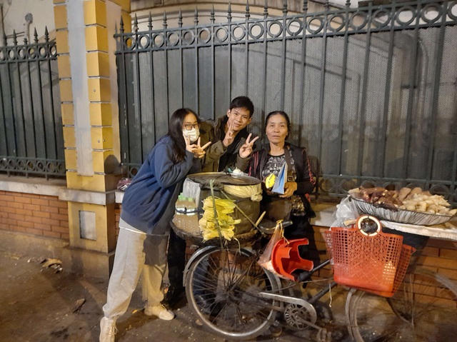 Ấm áp món quà Giáng sinh cho người có hoàn cảnh khó khăn của nhóm bạn trẻ Hà Nội - 5