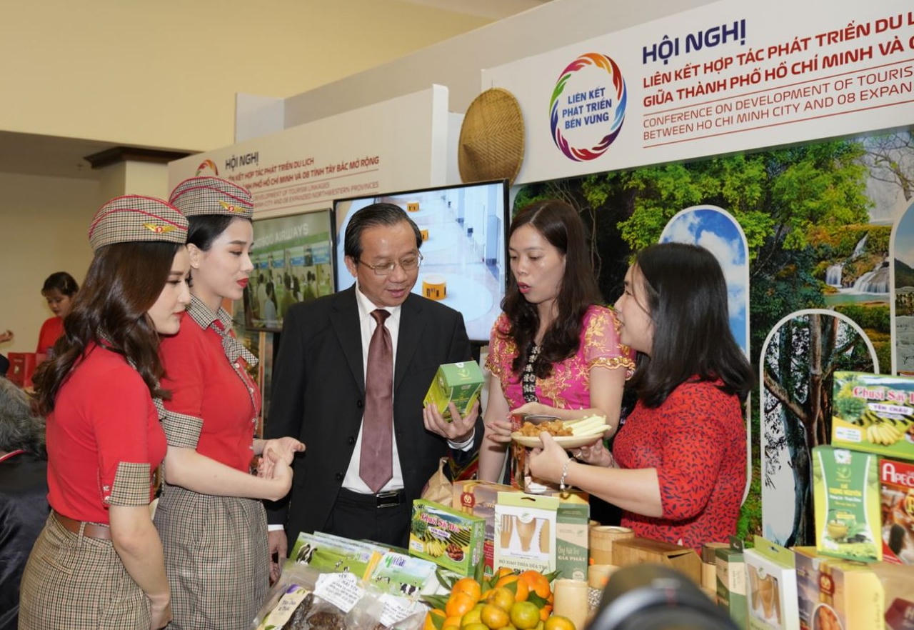 Vietjet cùng TP.HCM liên kết phát triển các vùng du lịch nổi bật khắp Việt Nam