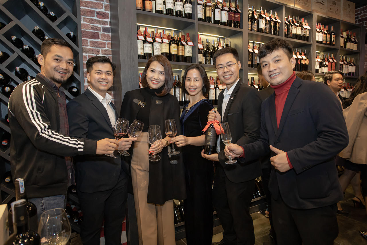 Đắm say cùng rượu vang Cao Minh - Ảnh 1 Đắm say cùng rượu vang Cao Minh - Ảnh 1