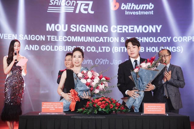B&agrave; Nguyễn Cẩm Phương, TGĐ SAIGONTEL v&agrave; &ocirc;ng Kim Moo Joong, đại diện Bithumb Holdings tại Việt Nam