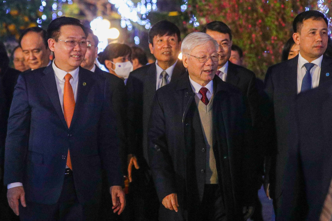 Tổng Bí thư, Chủ tịch nước Nguyễn Phú Trọng chúc Tết nhân dân bên Hồ Gươm