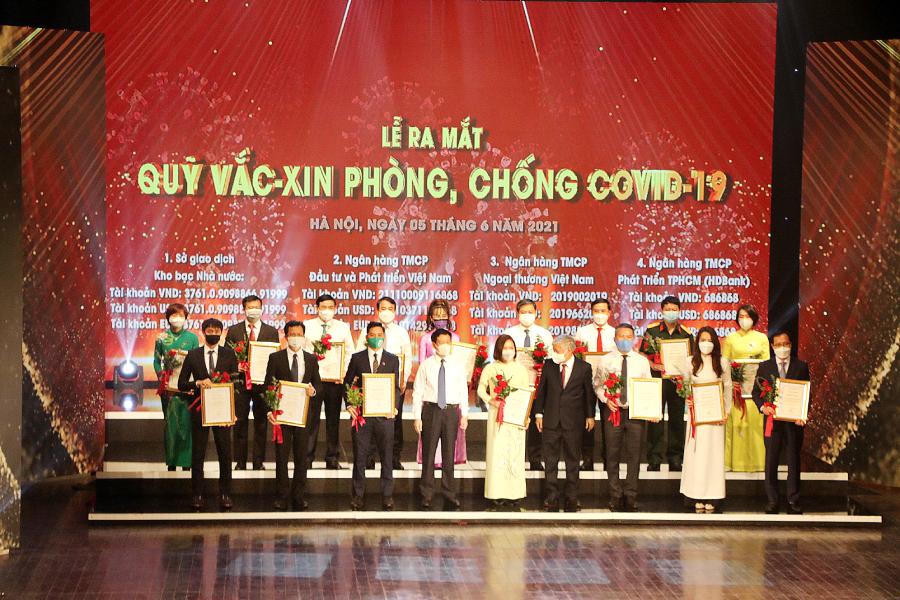 HDMon Holdings trao tặng 50 tỷ đồng tại sự kiện ra mắt Quỹ vắc-xin phòng, chống COVID-19