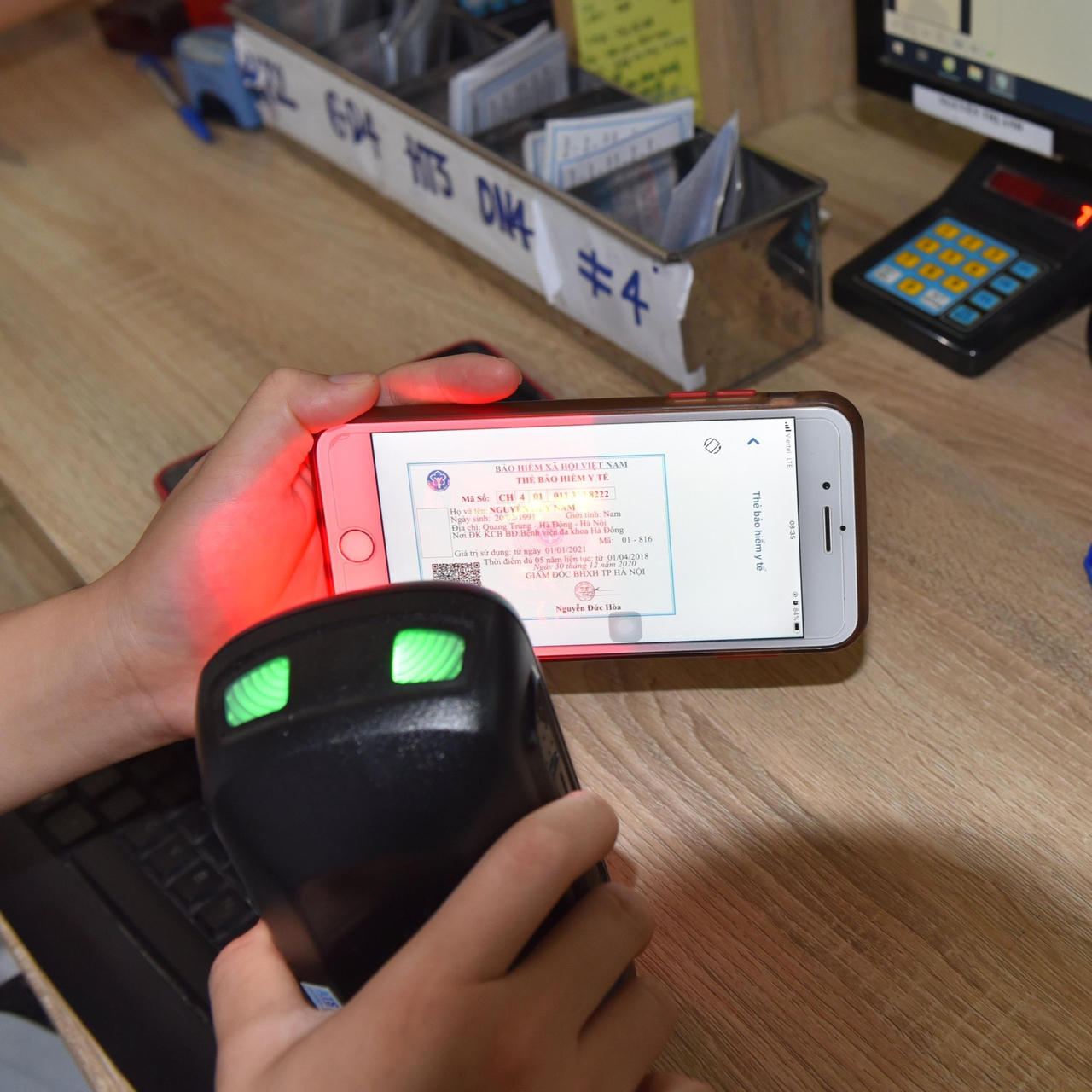 Sử dụng thẻ BHYT trên ứng dụng VssID để đi khám chữa bệnh: Phản hồi tích cực từ người dân