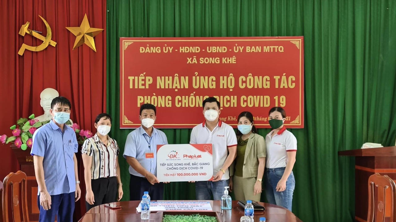 Ngời sáng những tấm lòng giữa “bão” dịch