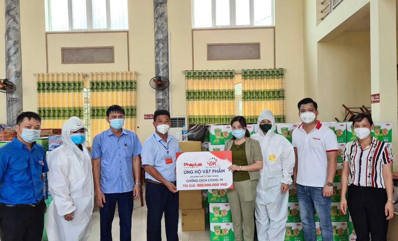 Ngời sáng những tấm lòng giữa “bão” dịch