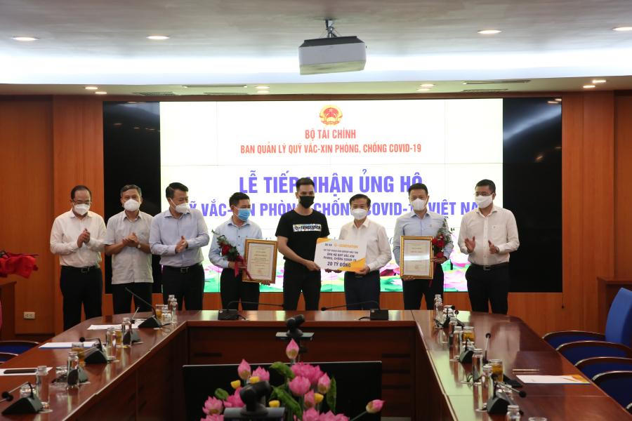 Sun Group góp 320 tỷ đồng cho Quỹ vắc-xin, nâng tổng số tiền ủng hộ qua các đợt dịch lên gần 510 tỷ đồng