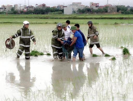 Cảnh giác để tránh "búa trời" mùa giông bão