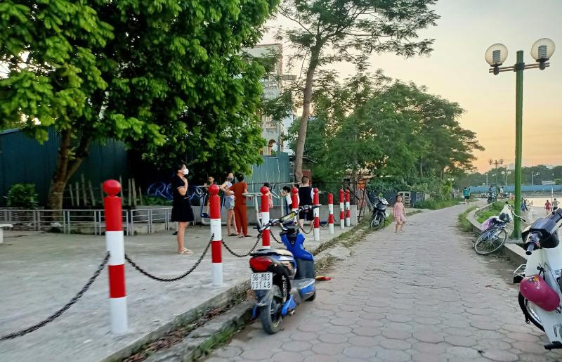 Định Công (Hà Nội): Người dân vẫn đổ xô đi tập thể dục ngoài trời dù TP có lệnh cấm