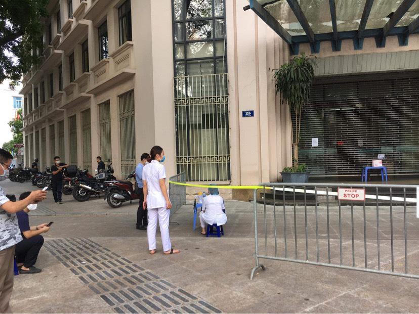 Tạm thời phong tỏa một cục của Bộ Công Thương do có cán bộ tiếp xúc với F0