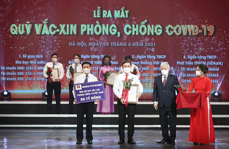 Agribank tiếp tục ủng hộ 52,5 tỷ đồng cho 22 tỉnh, thành phố trong công tác phòng chống dịch bệnh Covid-19