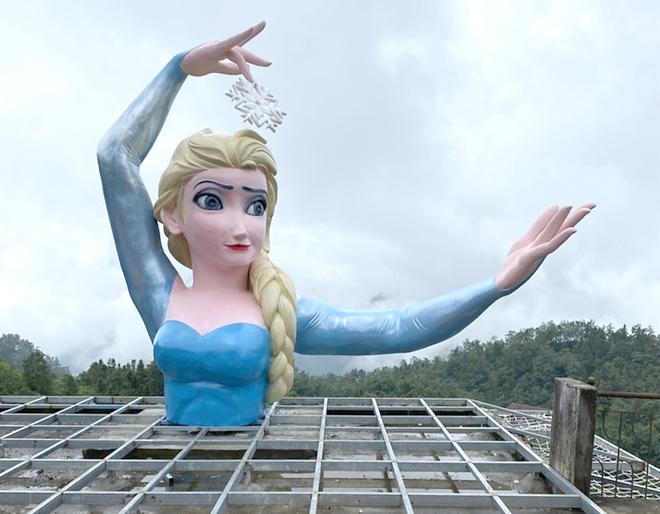 Tượng “thảm họa” nơi du lịch - trách nhiệm của ai?