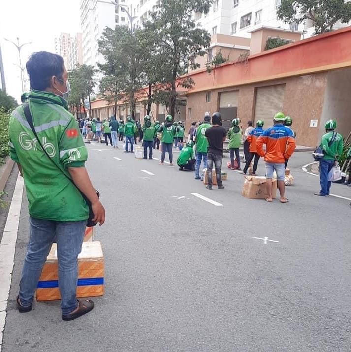 Chuyện những shipper trong tâm dịch