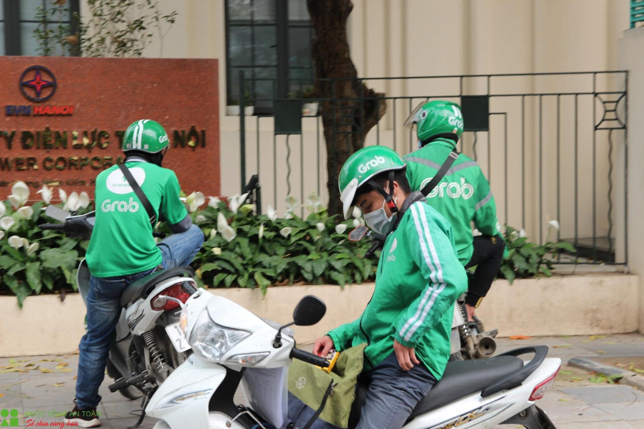 Chuyện những shipper trong tâm dịch