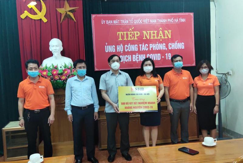 SHB tiên phong tặng bộ kit xét nghiệm nhanh COVID-19 cho khách hàng, đối tác, CBNV và cộng đồng