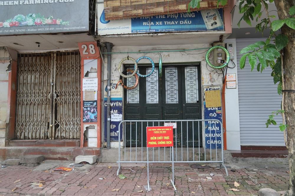 [Ảnh] Siết chặt vùng cách ly y tế phòng, chống COVID-19 tại quận Đống Đa