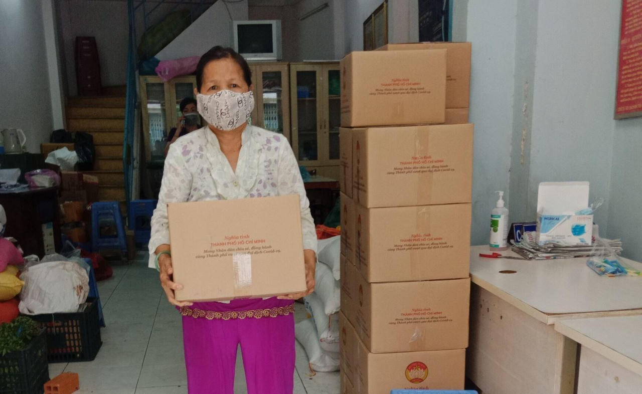 Những món quà đầu tiên của trung tâm an sinh TP Hồ Chí Minh đã đến tay người dân khó khăn
