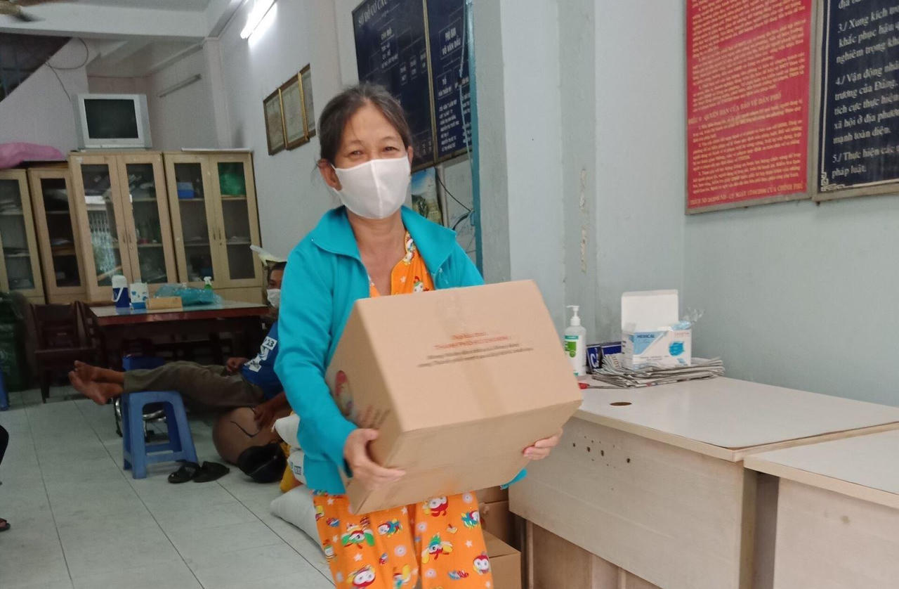 Những món quà đầu tiên của trung tâm an sinh TP Hồ Chí Minh đã đến tay người dân khó khăn