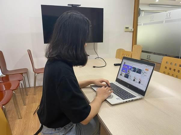 Phía sau dạy học thời online