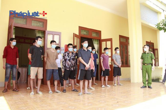 Bắt giữ 18 đối tượng khai thác vàng trái phép trên núi Pá Phay 