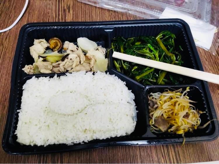 Người dân phường Thanh Xuân Trung thấy yên tâm vì cuộc sống trong khu cách ly tập trung rất tốt