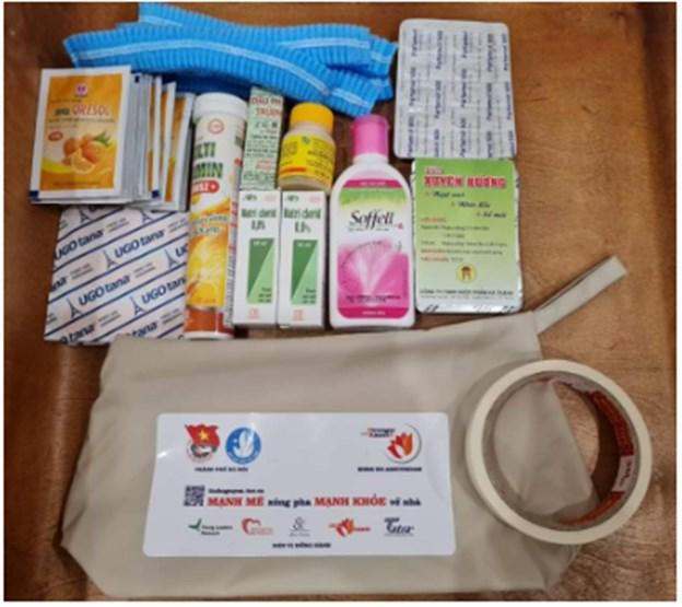 Quỹ Stronger with Amser tặng 1.500 túi y tế cá nhân cho tình nguyện viên chống dịch