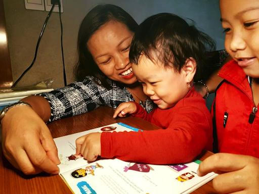 Hình xăm trên gáy cô hiệu phó và những câu hỏi khó của trẻ