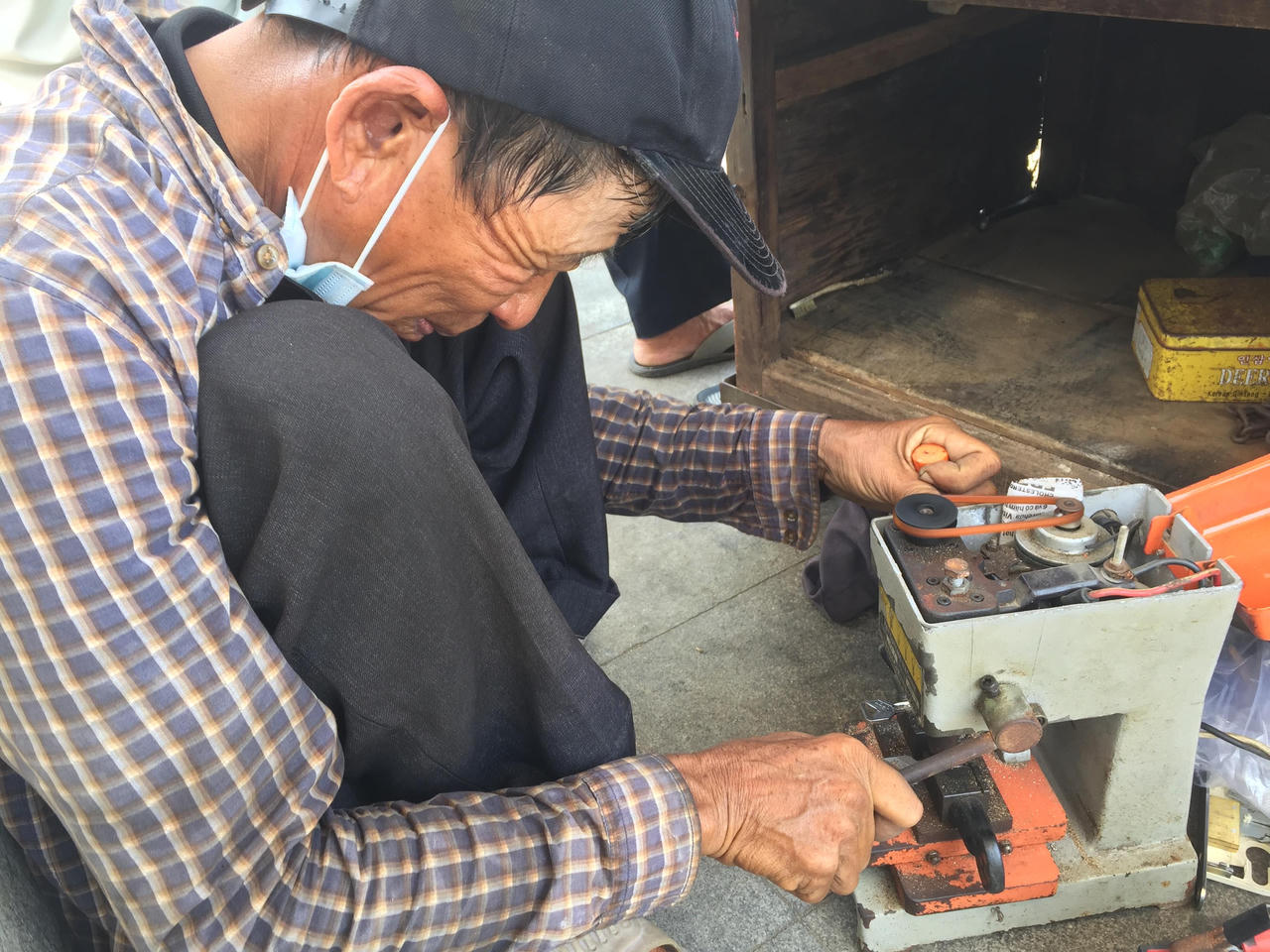 Niềm vui nghề sửa khóa