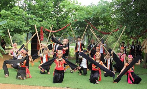 Trẻ nạp “vitamin” tinh thần và thể chất qua các bài hát đồng dao