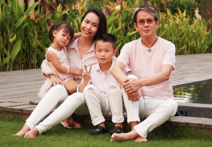 Nhạc sĩ Đức Huy: 'Vợ chồng tôi sống thắt lưng buộc bụng'